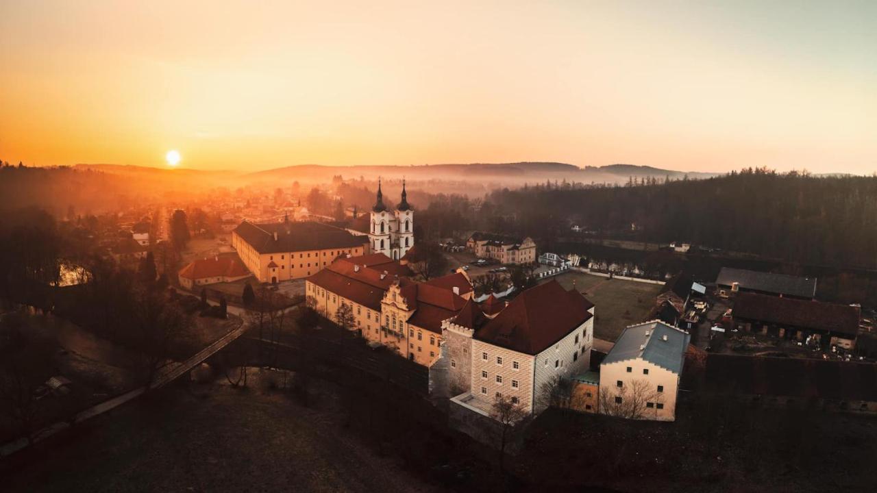 Hotel Klaster Zeliv Екстер'єр фото